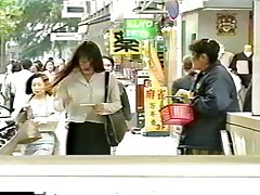 Tin nhắn khiêu dâm
