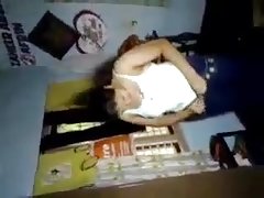 Cô gái trong bồn tắm khiêu dâm