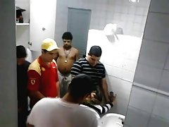 Xem khiêu dâm ông hãm hiếp cháu gái